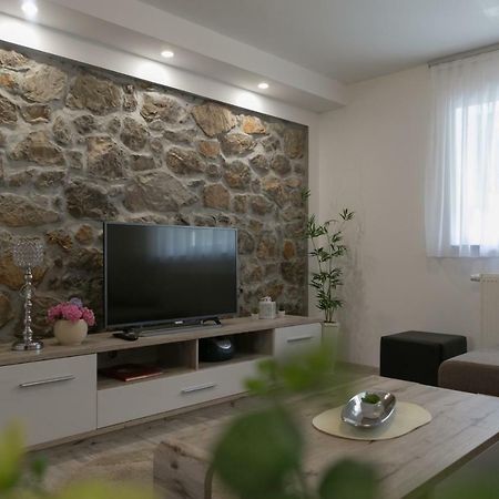 Apartments Travel Otočac Εξωτερικό φωτογραφία